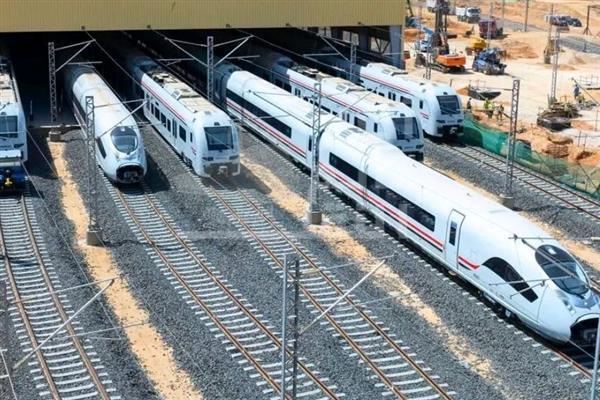 وصول 20 قطارًا جديدًا إلى ورشة حدائق أكتوبر ضمن مشروع القطار الكهربائي السريع