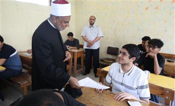   رئيس قطاع المعاهد الأزهرية يتابع امتحان النحو للشهاة الثانوية