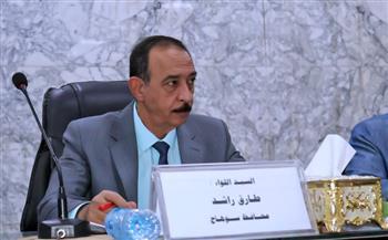 محافظ سوهاج يناقش معدلات الأداء في عدد من الملفات الهامة