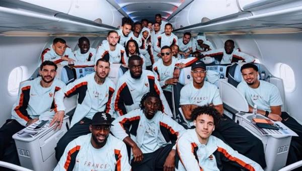 منتخب فرنسا يطير إلى أمريكا استعدادًا للمشاركة في المونديال