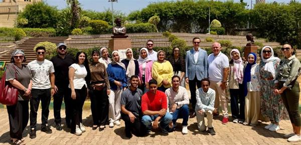 البيت الروسي بالقاهرة يحتفي بذكرى بوشكين عبر مبادرة تطوعية لتجميل حديقة الحرية