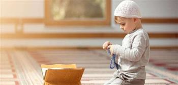   أمين الفتوى يبين سن وجوب الصلاة على الأطفال وكيفية تعويدهم عليها