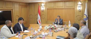   محافظ قنا يبحث مع خبير ياباني وشركاء التنمية الزراعية خطة تطبيق نظم الري الحديث
