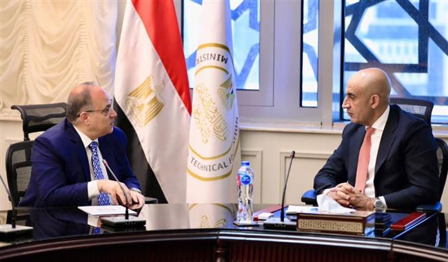 وزير التعليم يبحث مع رئيس هيئة الدواء المصرية تعزيز سبل التعاون لإعداد كوادر فنية