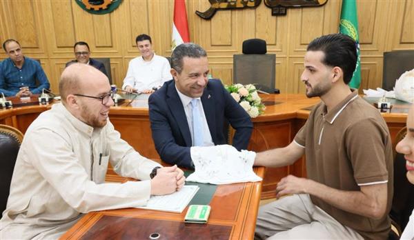 محافظ المنوفية وكيلا لعروس يتيمة: "ابنتي التانية"