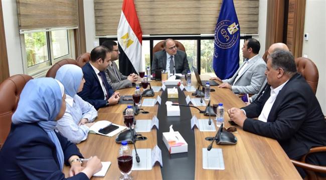 الغمراوي يبحث مع شركة إينوفاشين توطين صناعة المواد الخام الدوائية