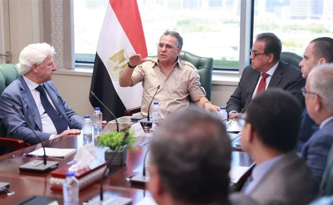 وزير الصحة يبحث معدلات تنفيذ مستشفى هليوبوليس الجديد