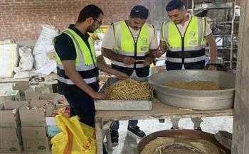   ضبط 26 ألف عبوة حلويات و600 كيلو جلوكوز غير صالحين داخل مصنع غير مرخص بالغربية