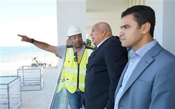 محافظ مطروح يتفقد عدد من المنشآت الفندقية والإدارية بمشروع رأس الحكمة الجديدة