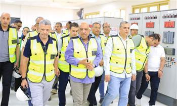 وزير الكهرباء فى زيارة ميدانية إلى مجمع بنبان للطاقة الشمسية بمحافظة أسوان