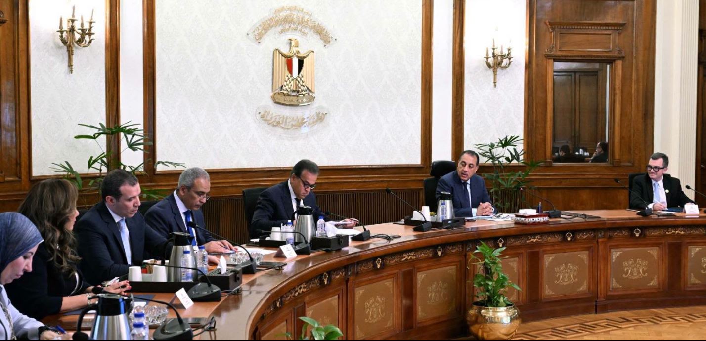 رئيس الوزراء يستعرض جهود تطوير منظومة الإسعاف المصرية