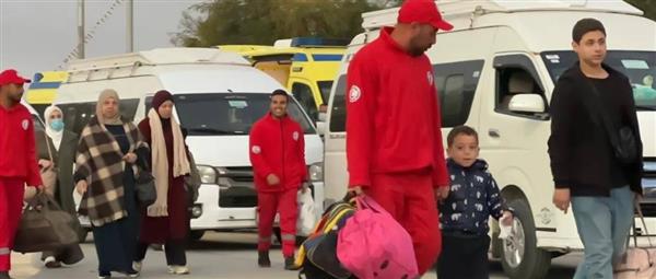 معبر رفح البري يستقبل دفعة جديدة من العائدين الفلسطينيين إلى غزة