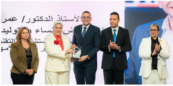 اللجنة الوطنية للقضاء على ختان الإناث تكرّم ا.د  عمرو حسن