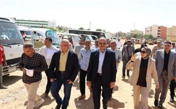   محافظ الوادي الجديد تتفقد اصطفاف معدات وسيارات الطوارئ والإغاثة