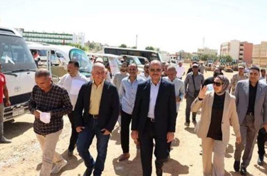 محافظ الوادي الجديد تتفقد اصطفاف معدات وسيارات الطوارئ والإغاثة