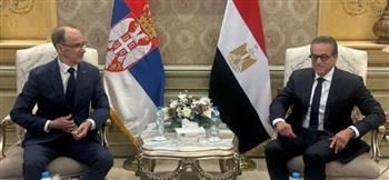 وزير الصحة والسكان يستقبل رئيس وزراء صربيا بمطار القاهرة الدولي