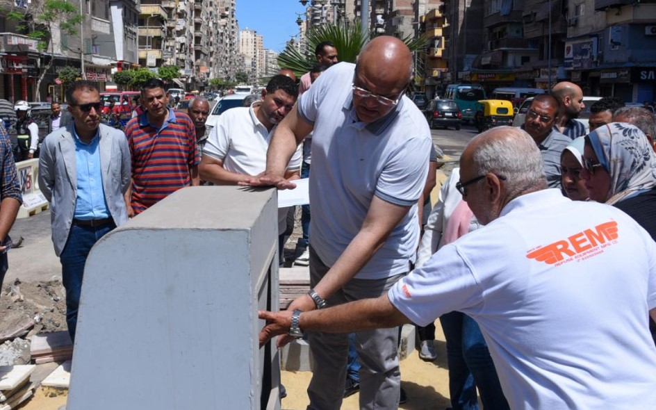 محافظ الإسكندرية يطلق أول تجربة لصناديق القمامة المدفونة تحت الأرض بحي المنتزه