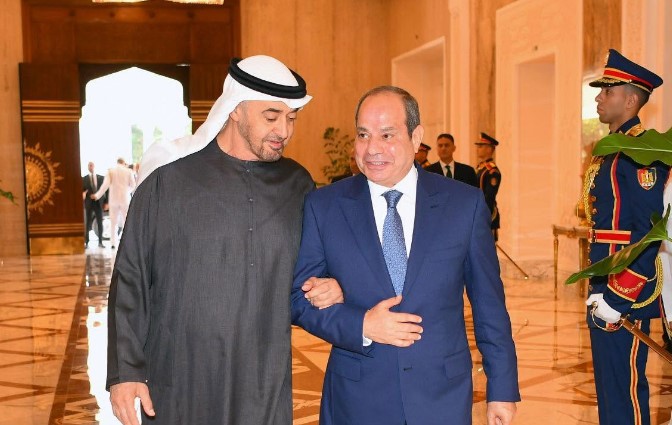 الشيخ محمد بن زايد يعرب عن تقدير بلاده لموقف الرئيس السيسي الداعم للإمارات والخليج