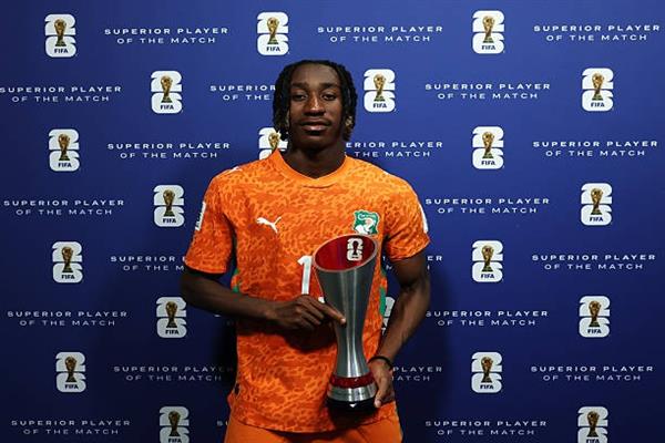 كأس العالم..  ديوماندي يحصد جائزة أفضل لاعب في لقاء الإكوادور وكوت ديفوار