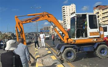 بدء أعمال الحفر لتركيب إشارة مرورية بشارع مصطفى كامل شرق الإسكندرية 