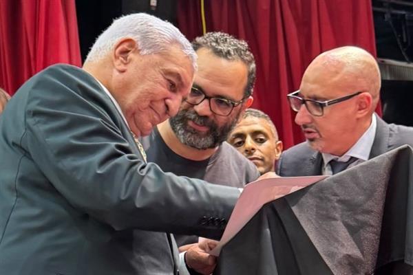 من قلب نيويورك.. زاهي حواس يبهر المجتمع الأمريكي بأسرار توت عنخ آمون ووادي الملوك