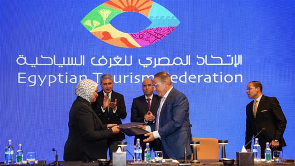 ترحيب سياحي كبير بمبادرة تيسير تراخيص عمل الأجانب بالمنشآت السياحية