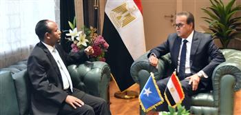   وزير الصحة يبحث مع نظيره الصومالي تعزيز التعاون الثنائي وتبادل الخبرات في المجالات الصحية