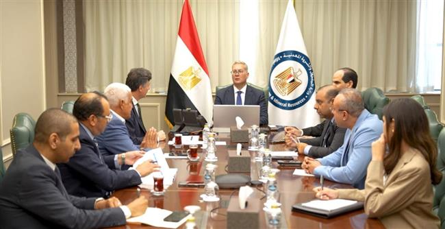 وزير البترول يبحث مع إيني الإيطالية خطط زيادة انتاج الغاز وحفر آبار جديدة