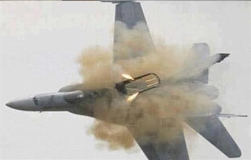 الجيش الأمريكي يرجح مقتل 8 أشخاص في تحطم قاذفة بكاليفورينا