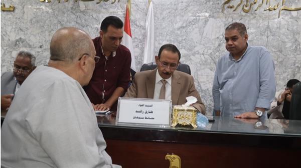 محافظ سوهاج يعقد اللقاء الجماهيري الأسبوعي لبحث مطالب المواطنين وحل مشكلاتهم
