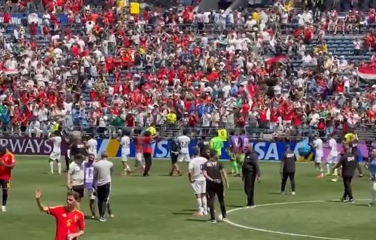 الجماهير المصرية تستقبل الفراعنة بحفاوة بعد التعادل مع بلجيكا.. فيديو