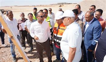   محافظ مطروح يتفقد مشروع الأرض البديلة لسكان مشروع سملا وعلم الروم