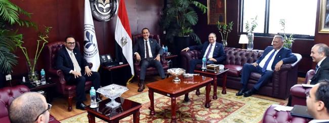 رجال أعمال الإسكندرية تبحث مع الهيئة العامة للاستثمار تعزيز الاستثمار وخدمة المستثمرين 