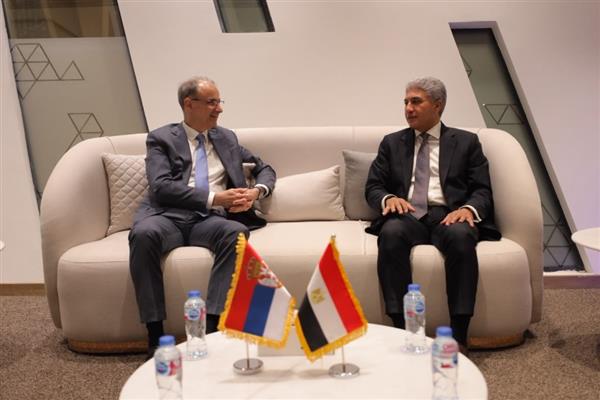 وزير السياحة يلتقي رئيس وزراء صربيا خلال زيارته الحالية لمصر