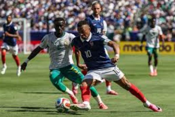 منتخب فرنسا يفوز 3-1 على السنغال في كأس العالم