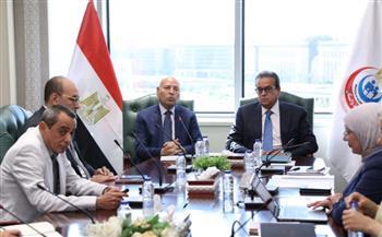 وزير الصحة ومحافظ القاهرة يبحثان تعزيز التعاون لتطوير الخدمات الطبية بالعاصمة