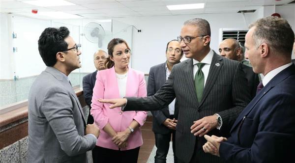 محافظ الجيزة يتفقد التجهيزات الجارية بالمركز التكنولوجي بالمدينة