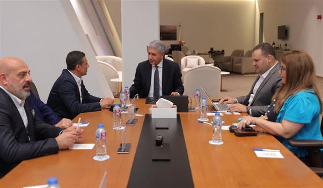 وزير السياحة يلتقي بمسئولي مجموعتي Anex Group وWizz Air لبحث التوسع في السوق المصري
