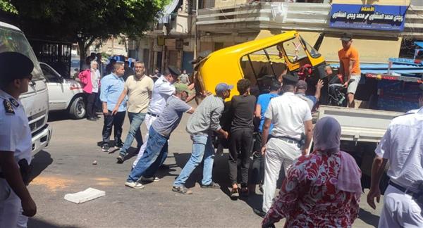 حملات مكثفة لإزالة الإشغالات والتعديات واستعادة الانضباط بالشوارع الرئيسية