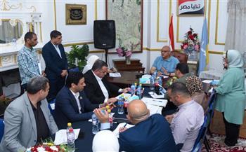 محافظ الإسكندرية يفحص 30 طلبا وشكوى خلال لقاءً جماهيري