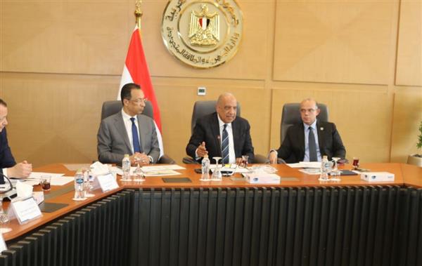 3 وزراء يناقشون استراتيجية مراكز البيانات والطاقة المتجددة