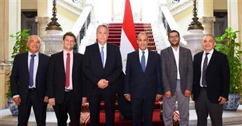 وزير الخارجية يلتقي الوفد الطبي المصري العائد من تنزانيا وكينيا