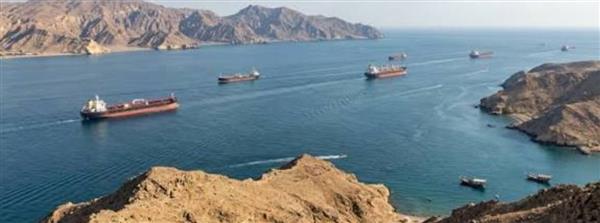 مسؤول بحري: مضيق هرمز مفتوح حاليا عبر مسارين فقط