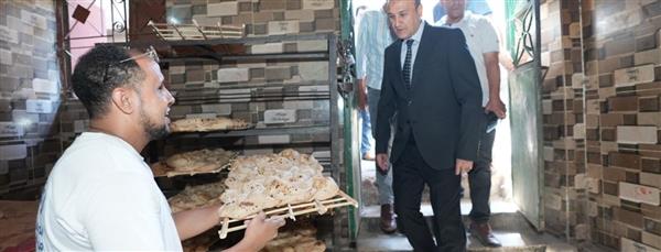 محافظ أسيوط يشن جولة مفاجئة على المخابز