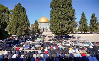   60 ألف فلسطيني يؤدون صلاة الجمعة في المسجد الأقصى رغم إجراءات الاحتلال