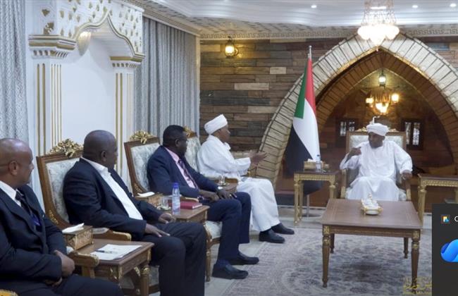 رئيس الوزراء السوداني: حكومة الأمل ملتزمة بتسهيل العودة الطوعية للمواطنين في دول المهجر