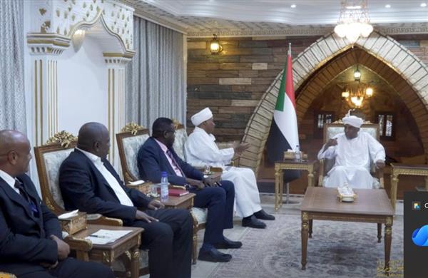 رئيس الوزراء السوداني: حكومة الأمل ملتزمة بتسهيل العودة الطوعية للمواطنين في دول المهجر