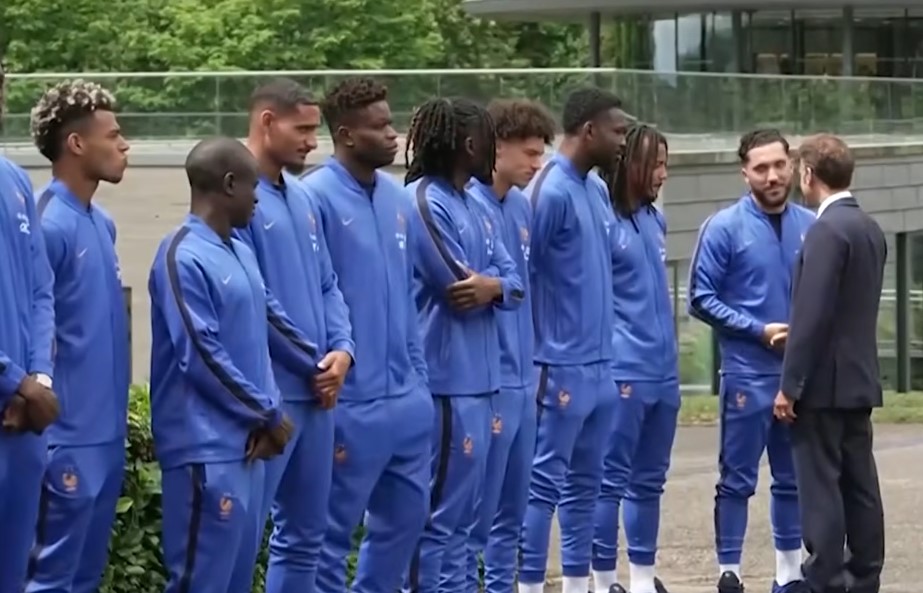 ماكرون يزور معسكر منتخب فرنسا قبل انطلاق المونديال