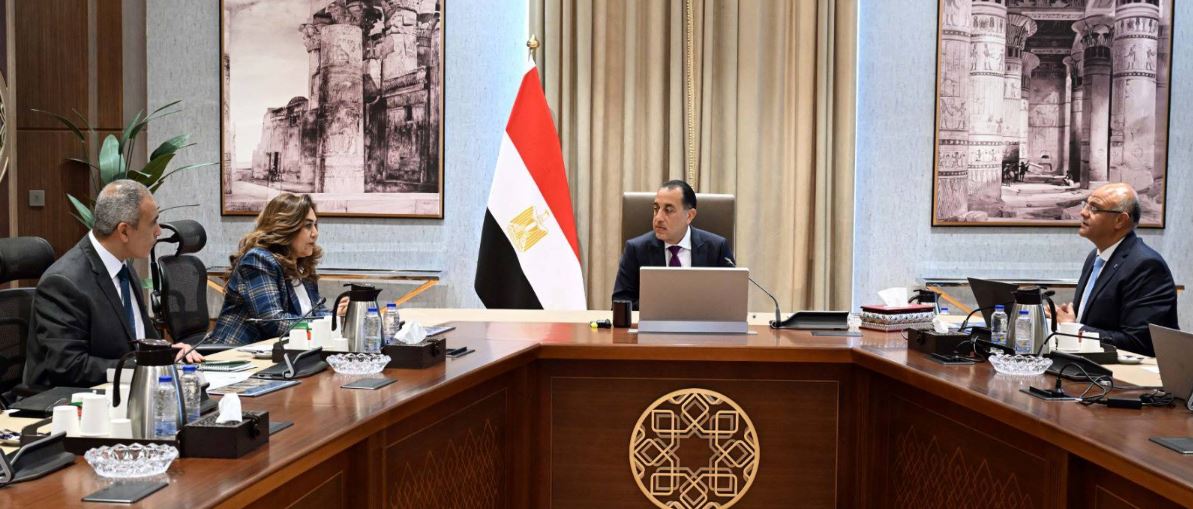 رئيس الوزراء يتابع موقف تنفيذ المشروعات التنموية والخدمية بمحافظة الإسكندرية