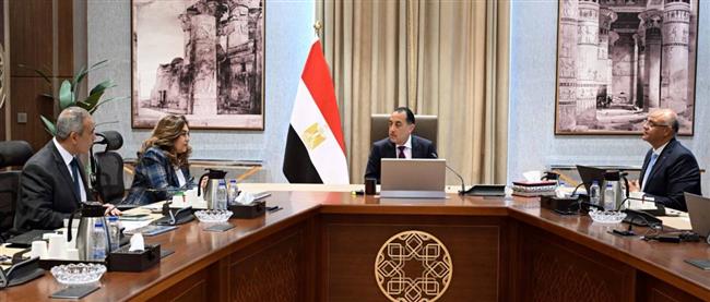 رئيس الوزراء يتابع موقف تنفيذ المشروعات التنموية والخدمية بمحافظة الإسكندرية 